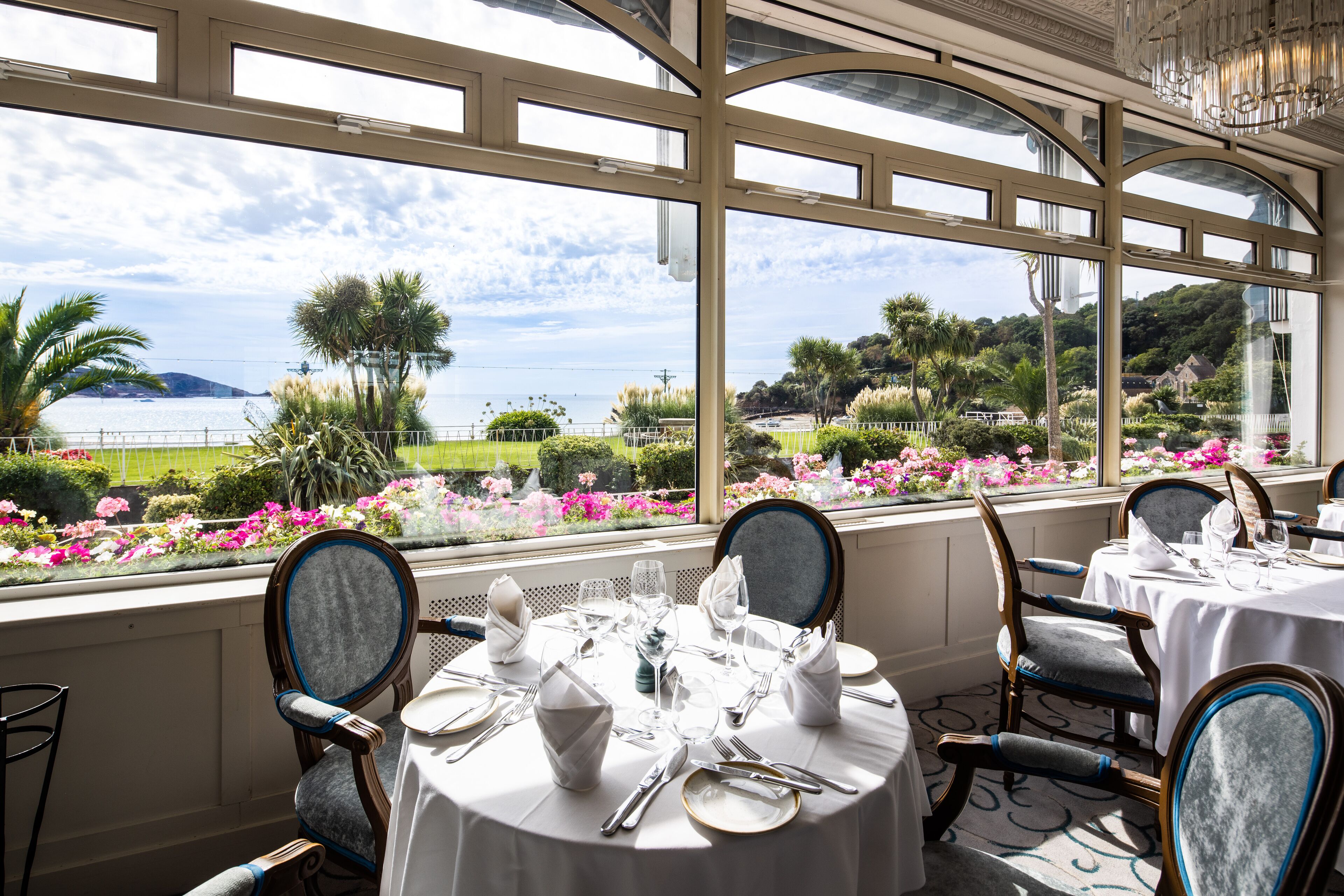 아침 식사, 점심 식사, 저녁 식사 제공, 영국 요리