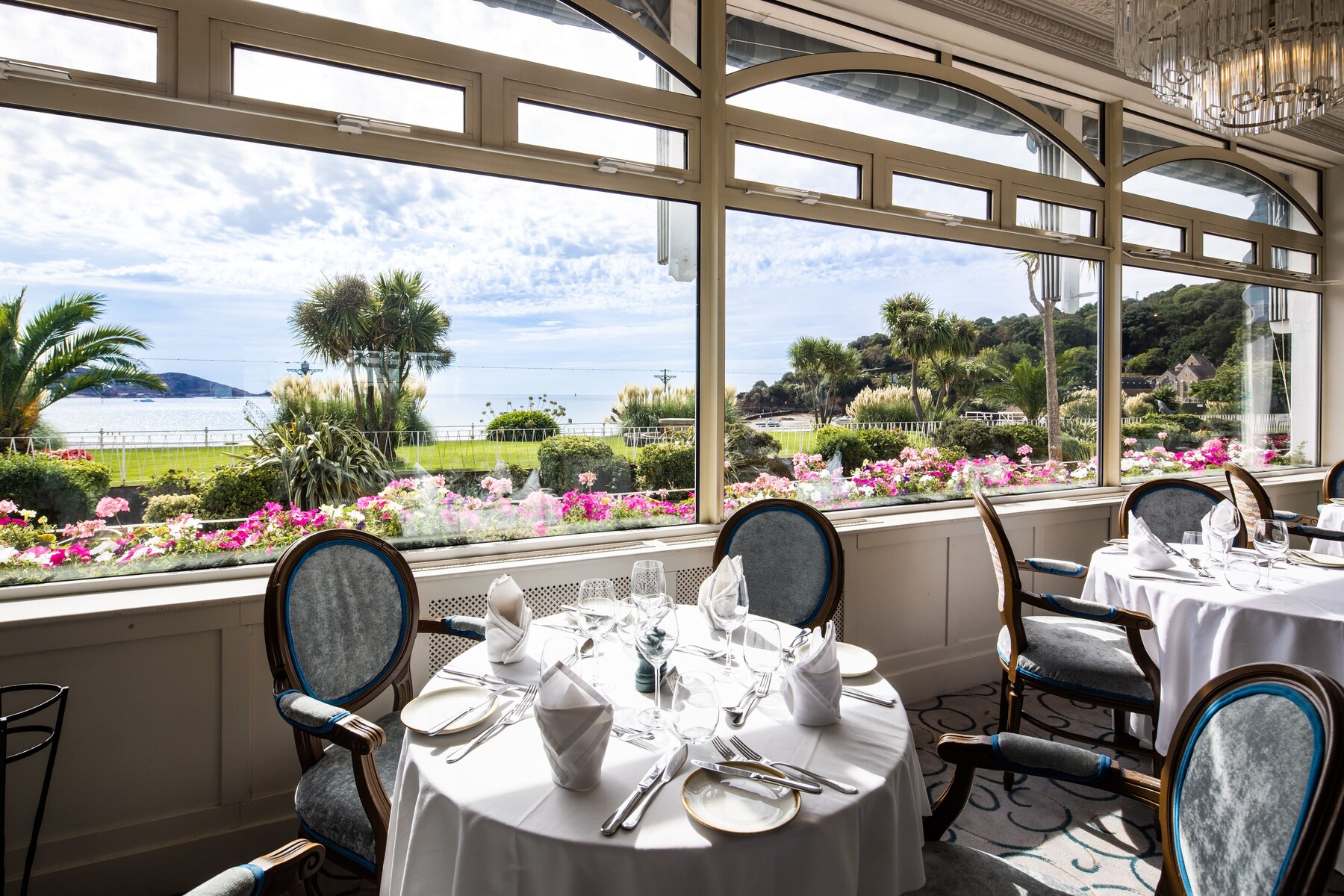 Breakfast, lunch, dinner served; British cuisine