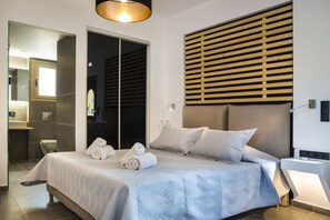 Studiosuite – deluxe, privat basseng | Safe på rommet, skrivebord, lydisolert og strykejern/-brett