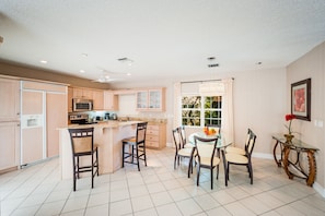 2 Bedroom Villa - Ocean View #622 | In-room dining