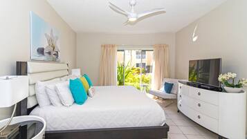 Standaard kamer | Luxe beddengoed, een kluis op de kamer, individueel gedecoreerd