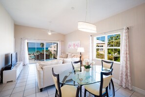 2 Bedroom Villa - Ocean View #231 | 房內用餐