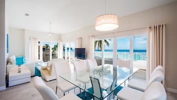 Standaard kamer | Woonruimte | Flatscreentelevisie en een dvd-speler