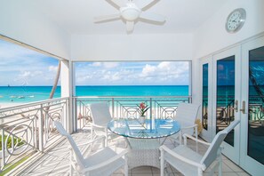 Terrace/patio - Regal Beach Club (Seven Mile Beach)