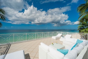 3 Bedroom Penthouse - Ocean Front #634 | Terrace/patio