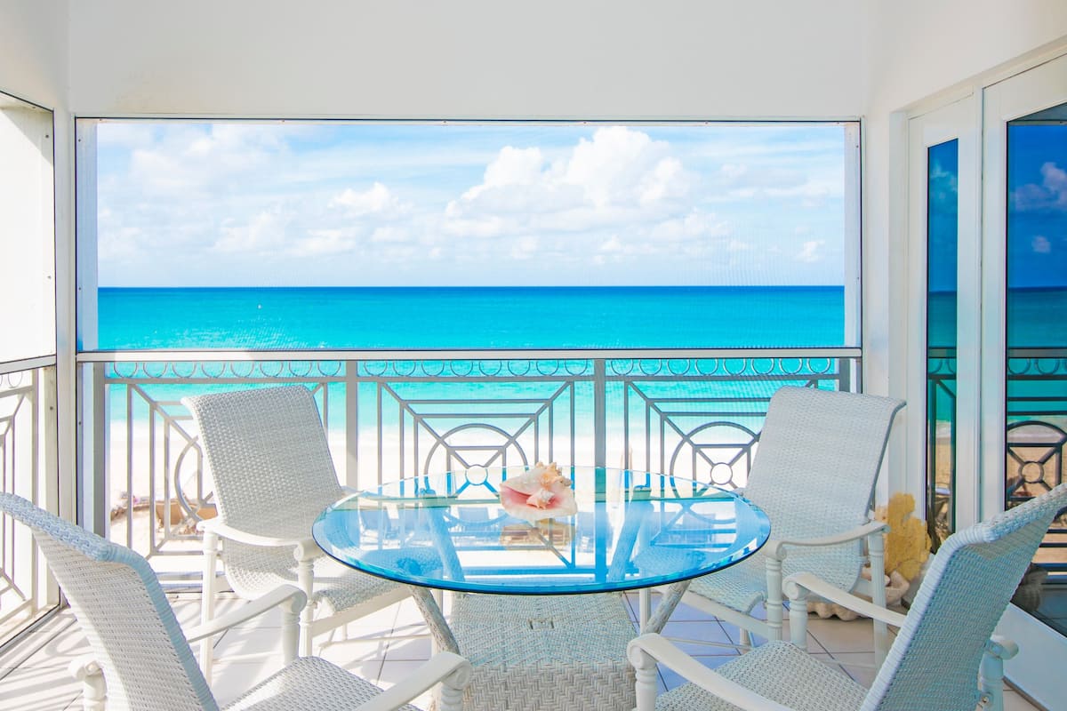 3 Bedroom Villa - Ocean Front # 624 | Terraza o patio