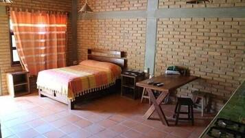 Iron/ironing board, rollaway beds, free WiFi