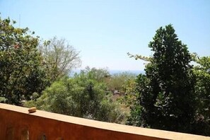 Bungalow, vista parcial al océano | Vista desde la habitación