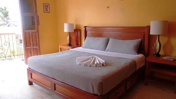 Double Room, 1 King Bed | In-room safe, desk, free WiFi, bed sheets