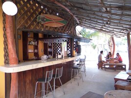 Bar à beira da piscina
