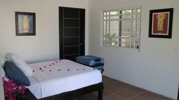 Comfort Room, 1 Queen Bed