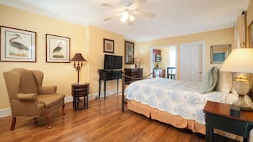 Studio, 1 Queen Bed | Desk, iron/ironing board, free WiFi, bed sheets
