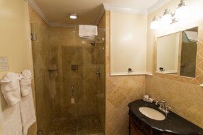 Saratoga Executive Suite | Bathroom | Rainfall showerhead, free toiletries, hair dryer, towels