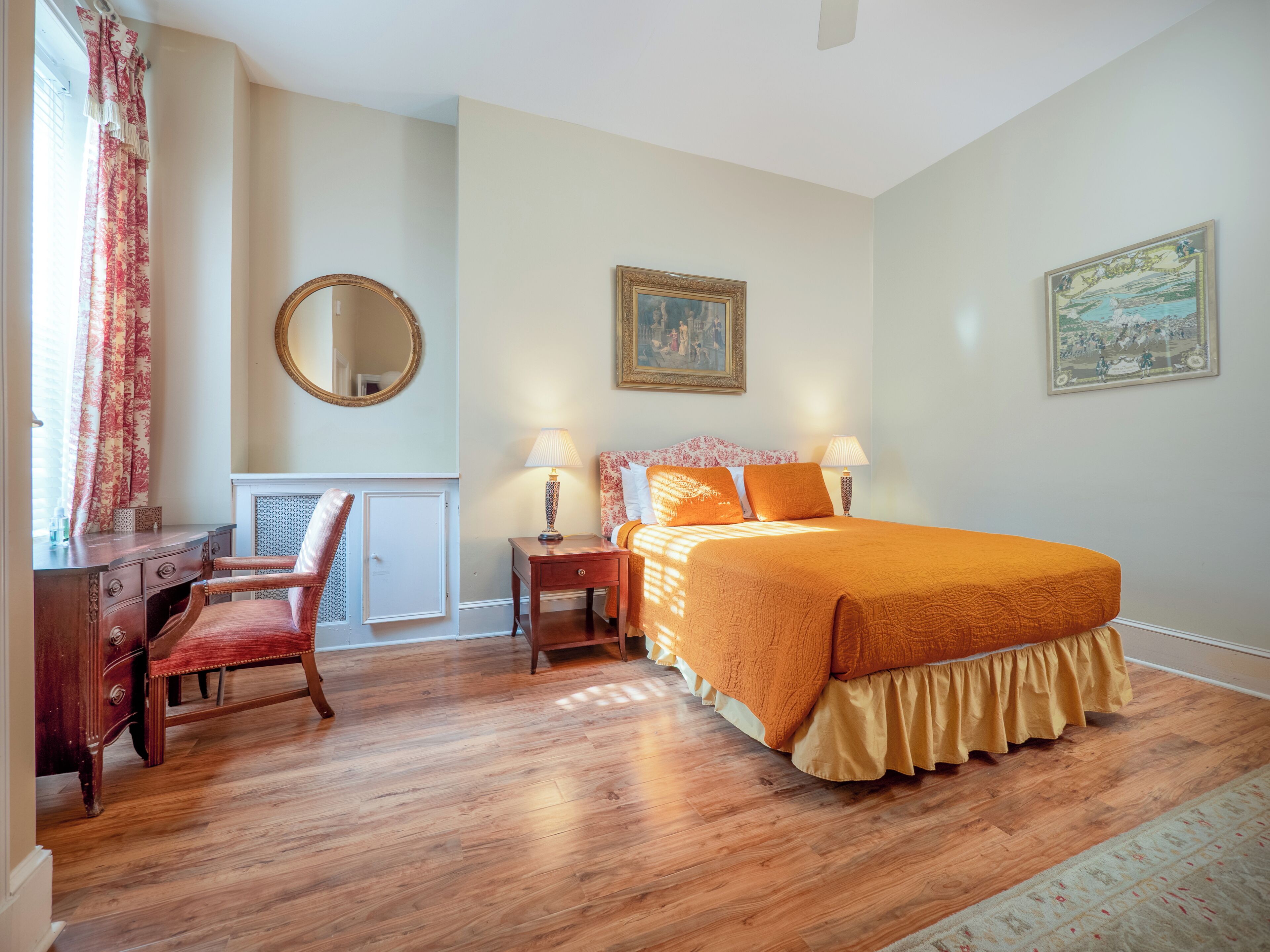 Suite Eksekutif, 1 kamar tidur | Meja kerja, setrika/meja setrika, Wi-Fi gratis, dan seprai linen