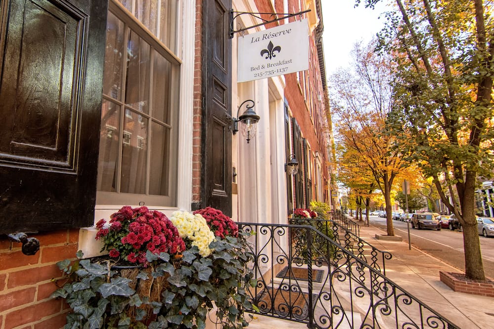 La Reserve Bed & Breakfast
