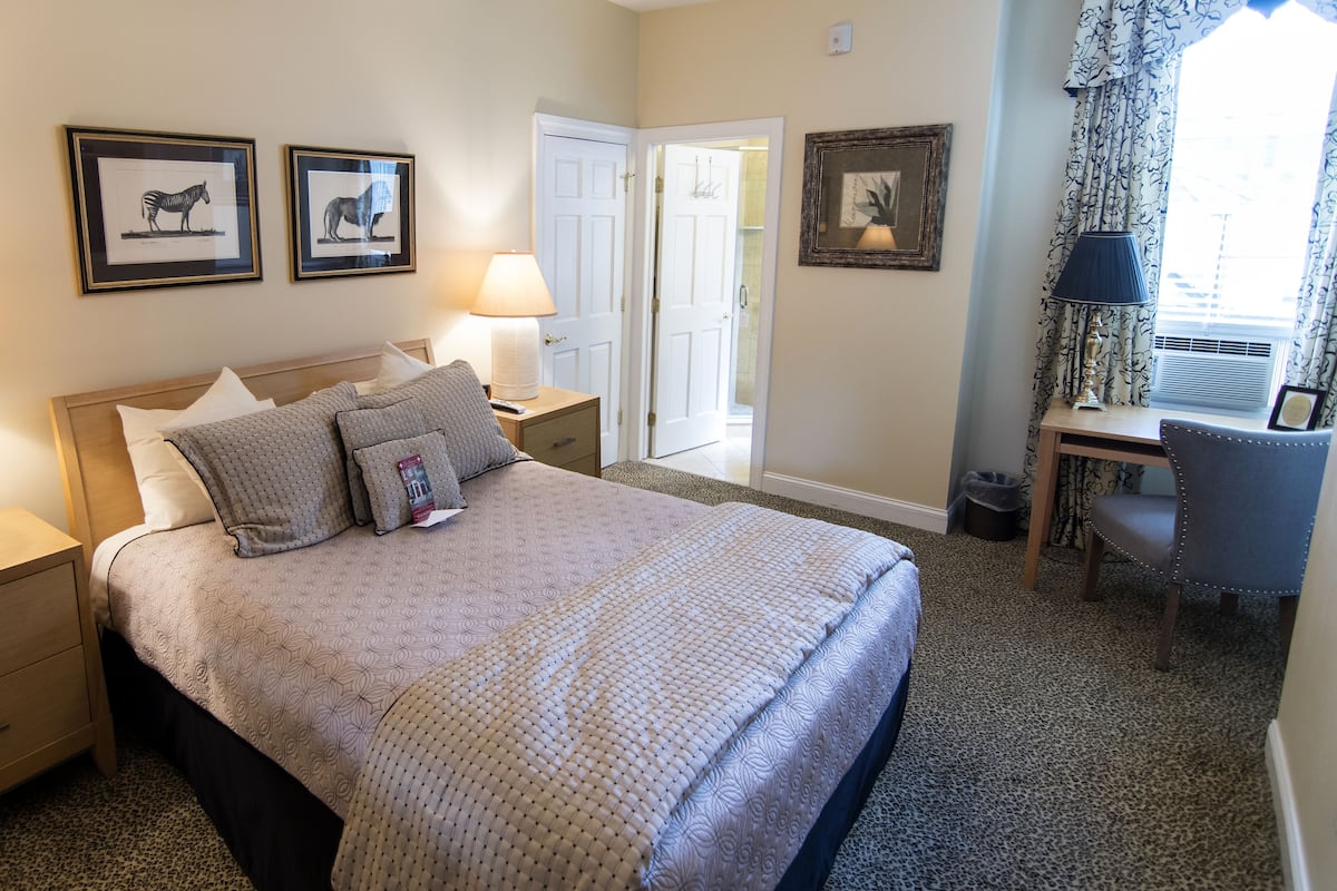 Executive-Suite, 1 Schlafzimmer | 1 Schlafzimmer, Schreibtisch, Bügeleisen/Bügelbrett, kostenloses WLAN