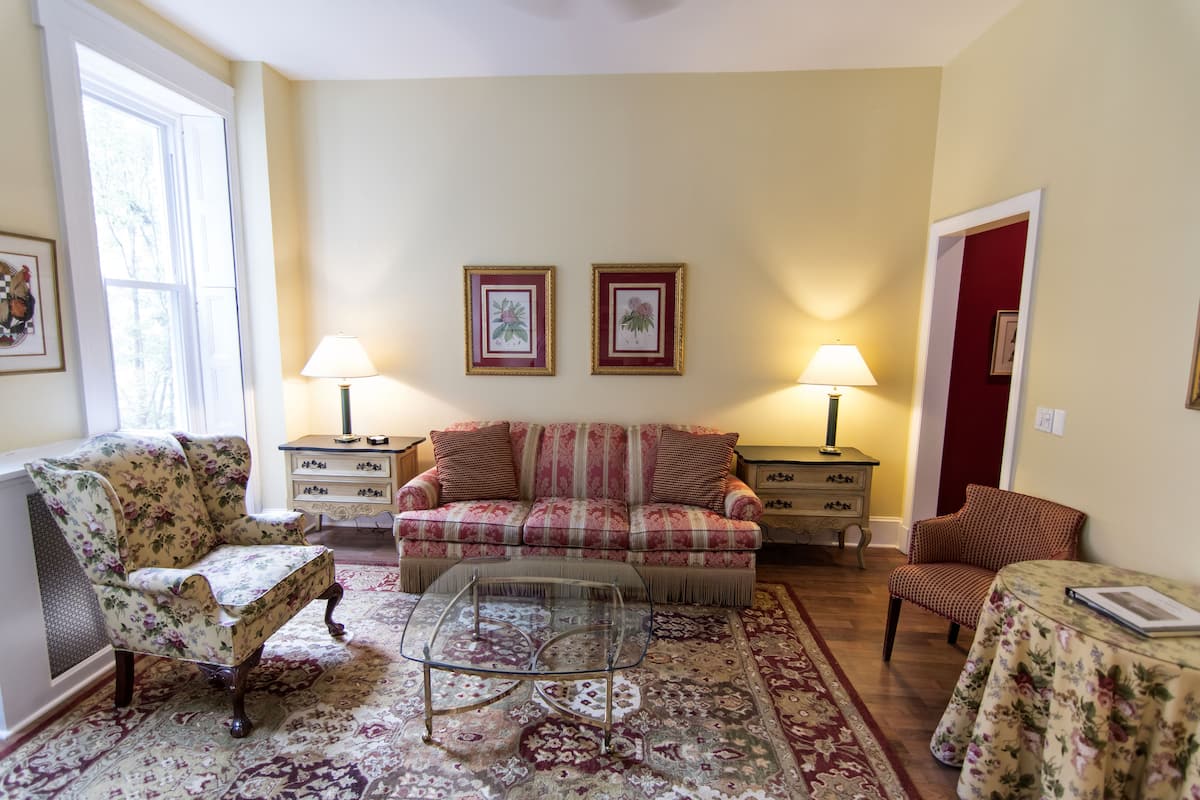 Executive-Suite, 1 Schlafzimmer | 1 Schlafzimmer, Schreibtisch, Bügeleisen/Bügelbrett, kostenloses WLAN