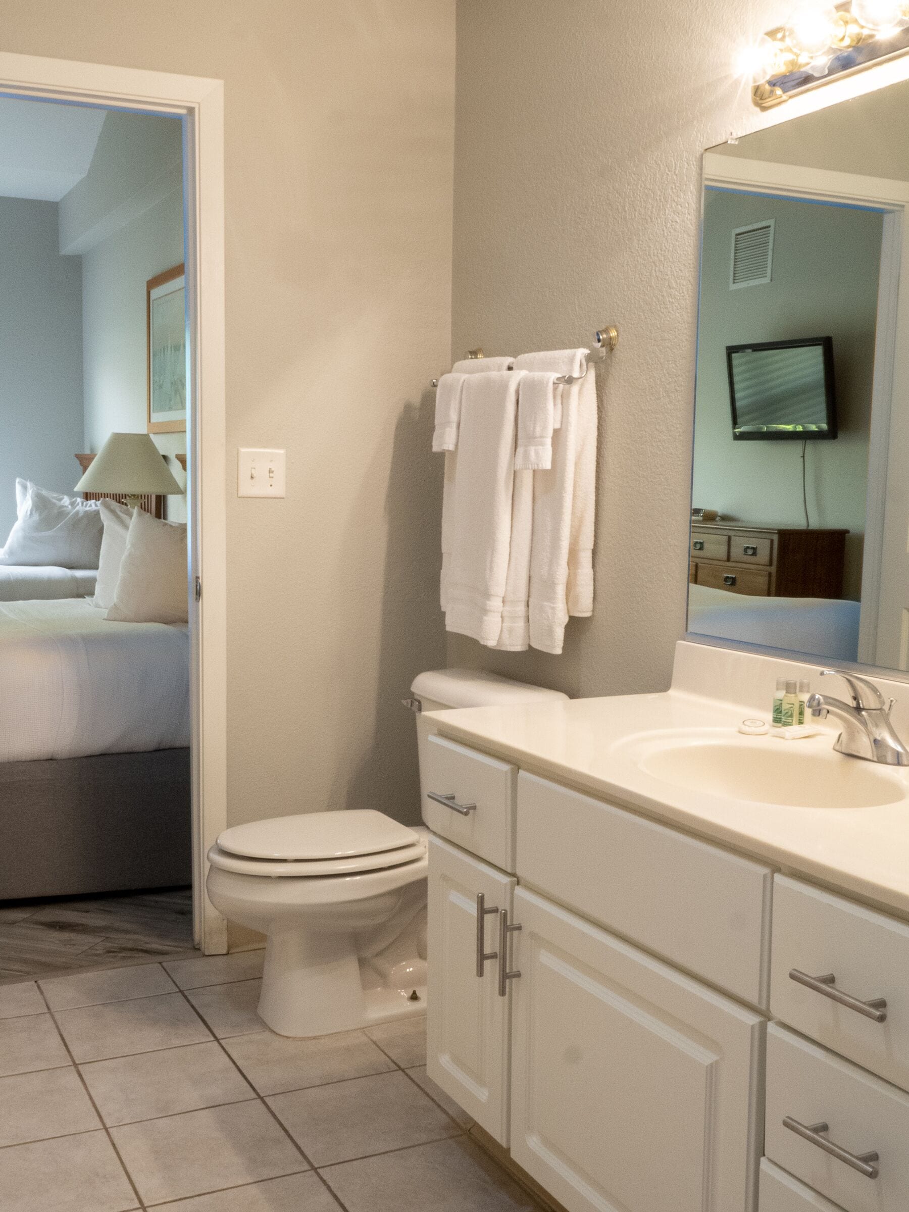 premier suite, 2 bedrooms, lake view | bathroom | towels