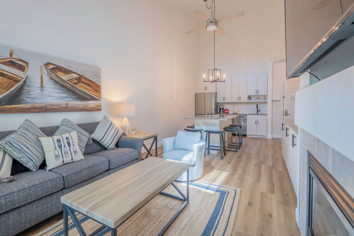 Standard Suite, 1 King Bed with Sofa bed | Living area | TV, fireplace