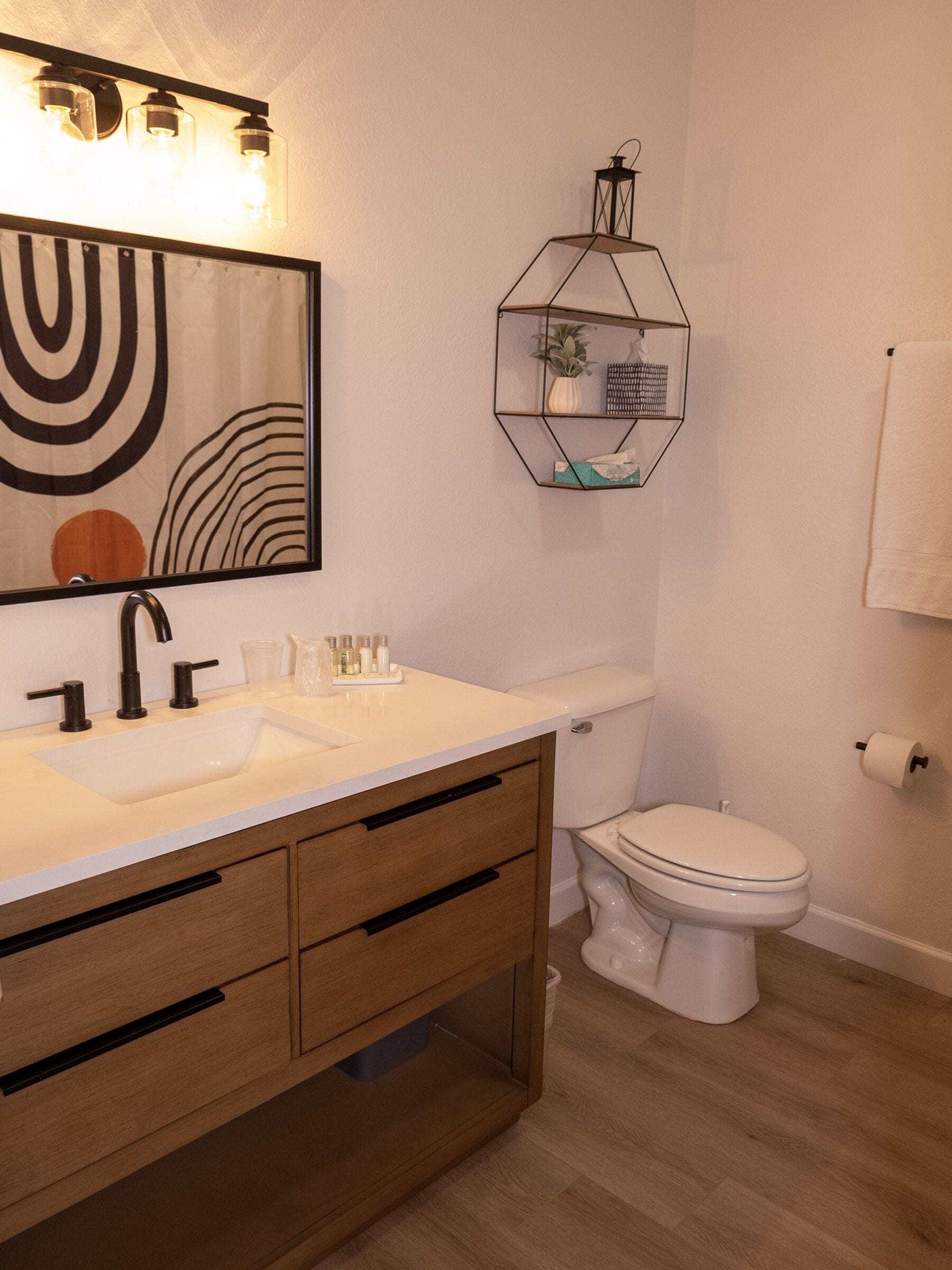 standard suite, 1 bedroom | bathroom | towels