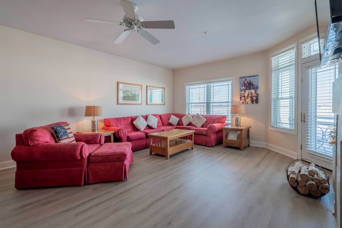 Premier Suite, 2 Bedrooms, Lake View | Iron/ironing board, WiFi (free), bed sheets
