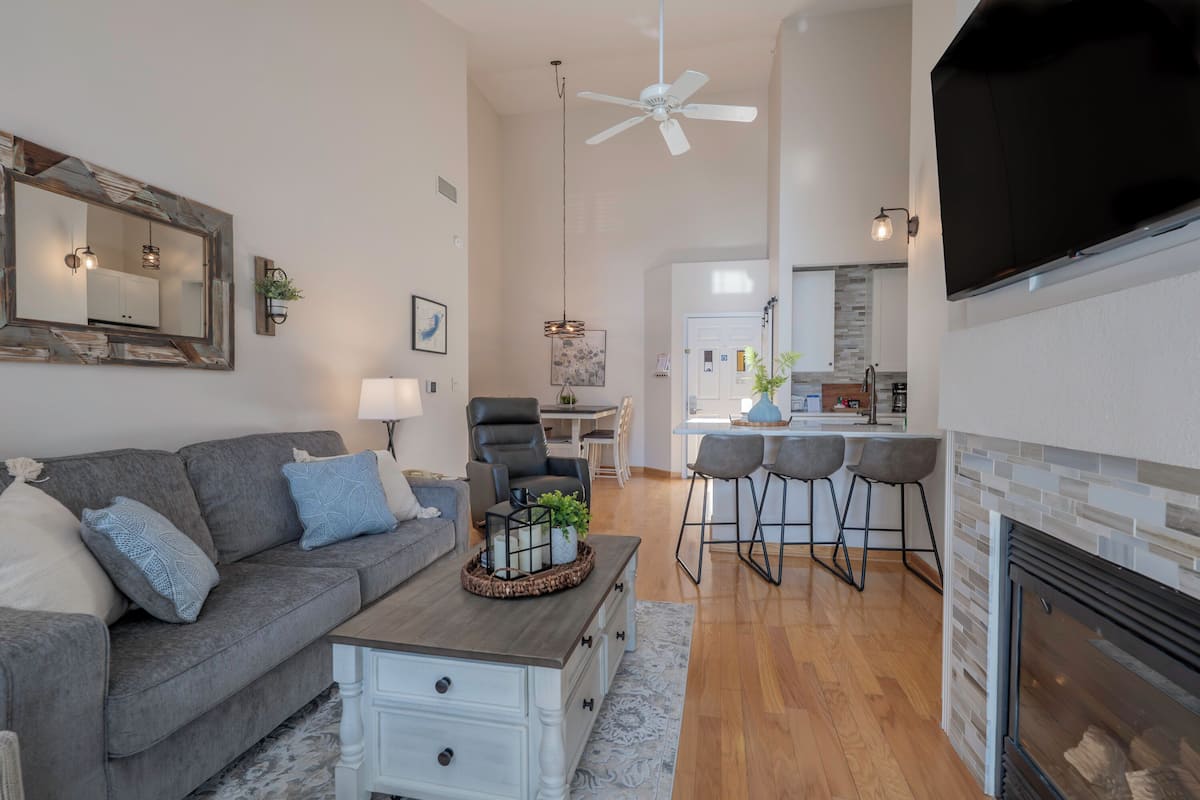 Standard Suite, 2 Bedrooms | Iron/ironing board, WiFi (free), bed sheets