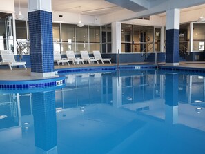 Indoor pool, seasonal outdoor pool - Delavan Lake Resort (Delavan)