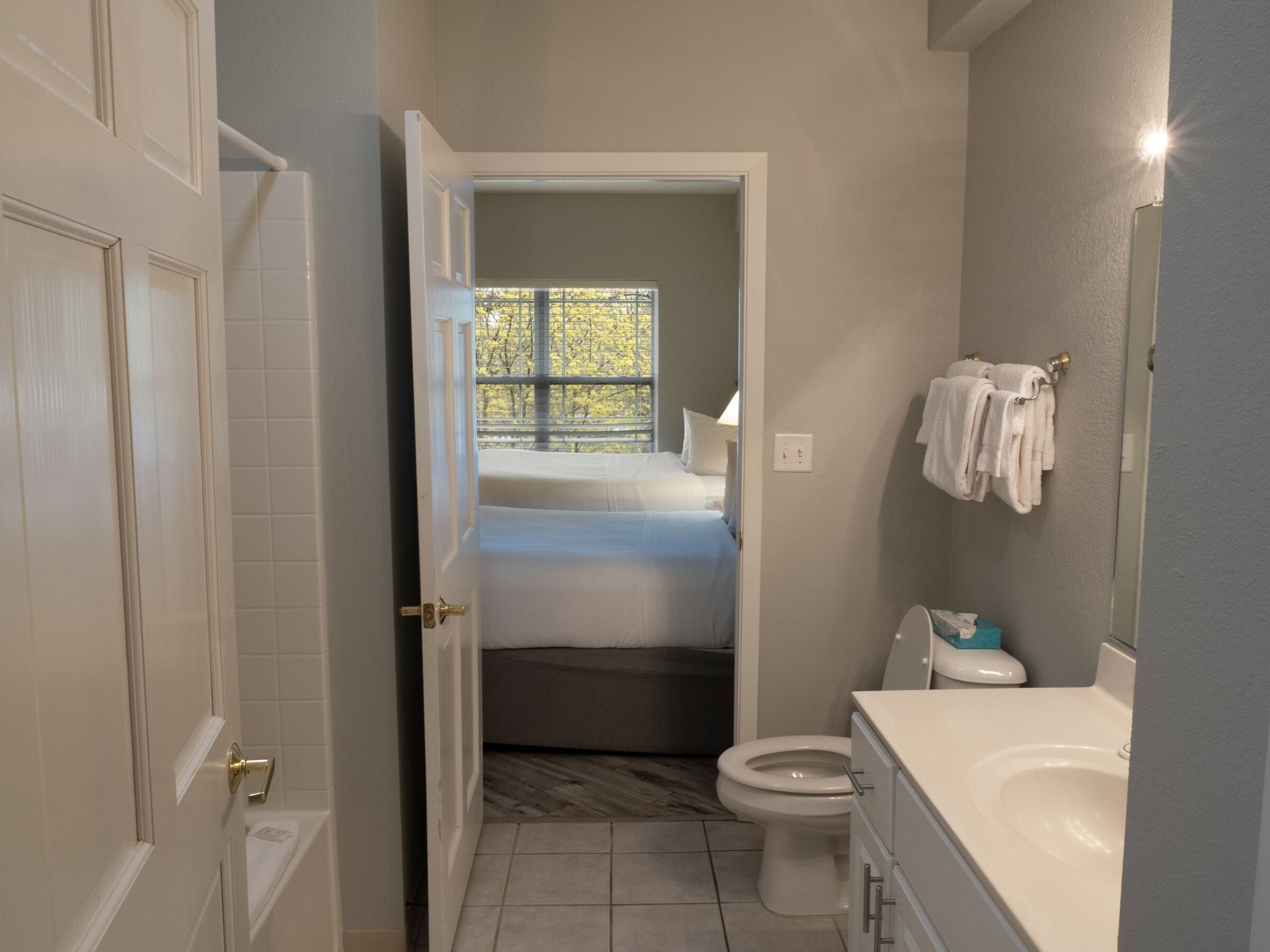 premier suite, 2 bedrooms, lake view | bathroom | towels