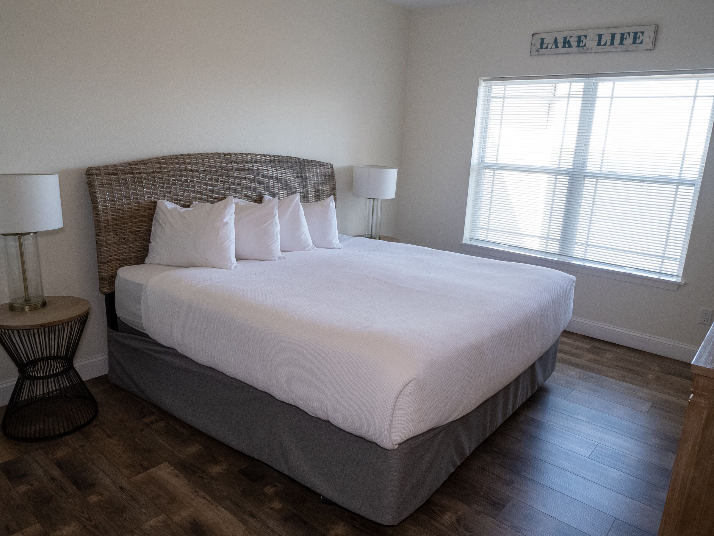 suite, 2 bedrooms, lake view | iron/ironing board, free cots/infant beds, free wifi, bed sheets