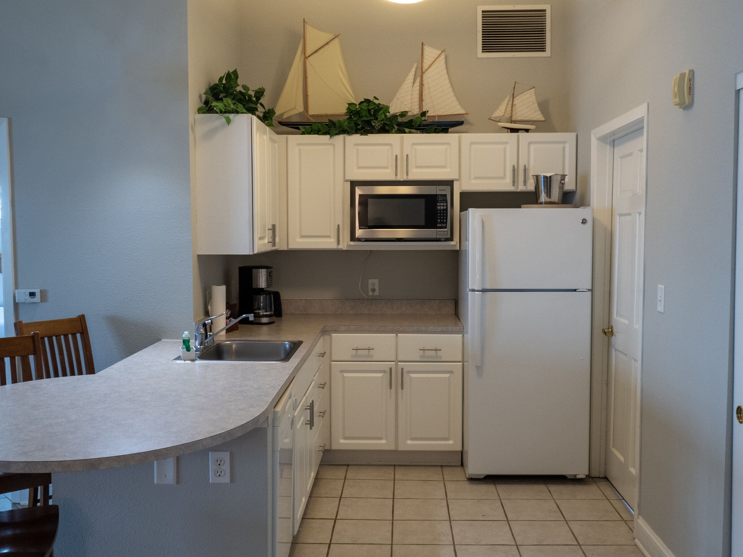 premier suite, 2 bedrooms, lake view | private kitchenette | full-sized fridge, microwave, dishwasher, coffee/tea maker