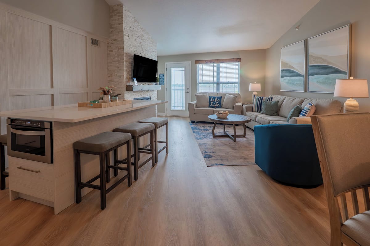 Suite, 2 Bedrooms, Lake View | Iron/ironing board, WiFi (free), bed sheets
