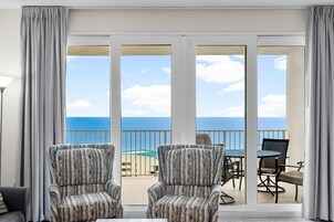 Íbúð - 3 svefnherbergi - útsýni yfir hafið (1712) | Stofa | 50-tommu snjallsjónvarp með kapalrásum, Netflix, Hulu.