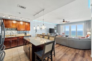 Condo, 3 Bedrooms (1720) | Private kitchen