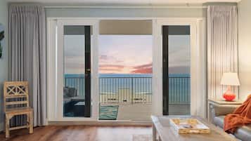 Condo, 3 quartos (1720) | Área de estar | Smart TV 50 polegadas com canais a cabo, Netflix, Hulu