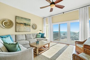 Townhome, 3 Bedrooms, Beachfront (Beachside West 7) | Living area