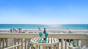 Casa adossada, 3 dormitoris, primera línia de platja (Beachside West 7) | Terrassa o pati