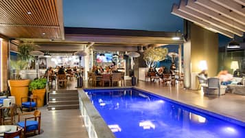 Asian cuisine, pool views