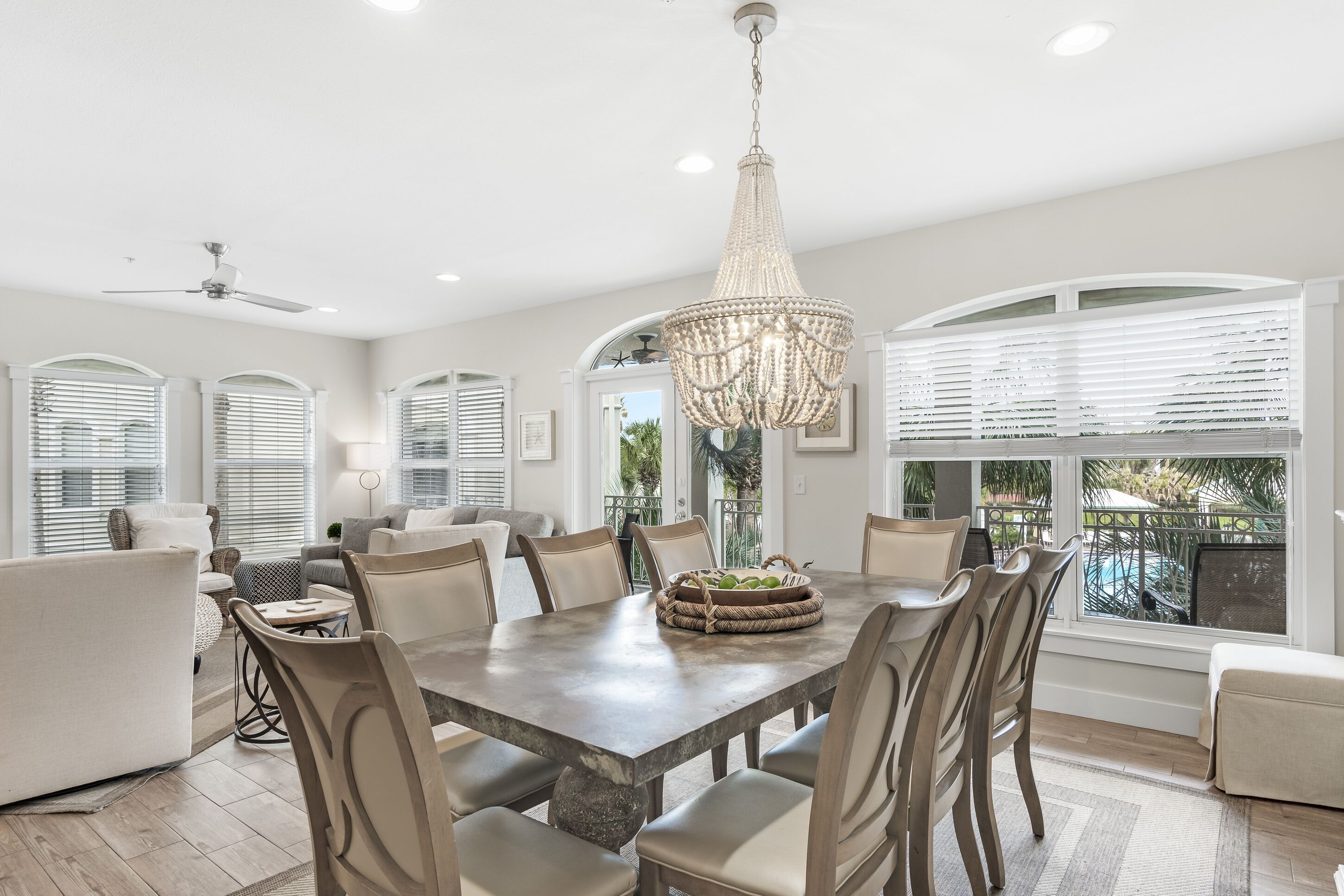 公寓客房, 3 間臥室, 泳池景觀 (B201) | 房內用餐區