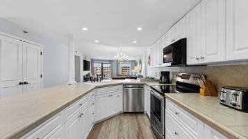 Condo, 2 Bedrooms, Beach View (513) | Private kitchen | Fridge, microwave, oven, stovetop
