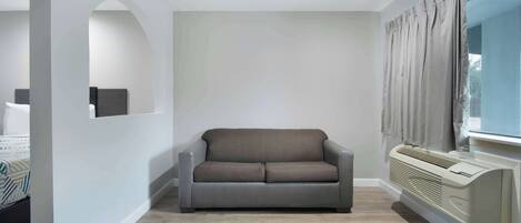 Chambre Deluxe, 2 grands lits, non-fumeurs, réfrigérateur et four à micro-ondes | Bureau, fer et planche à repasser