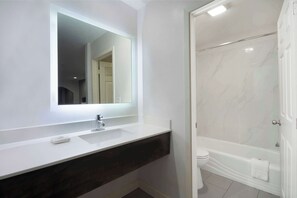 Free toiletries, towels - Motel 6 Houston, TX - I-10 West (Houston)