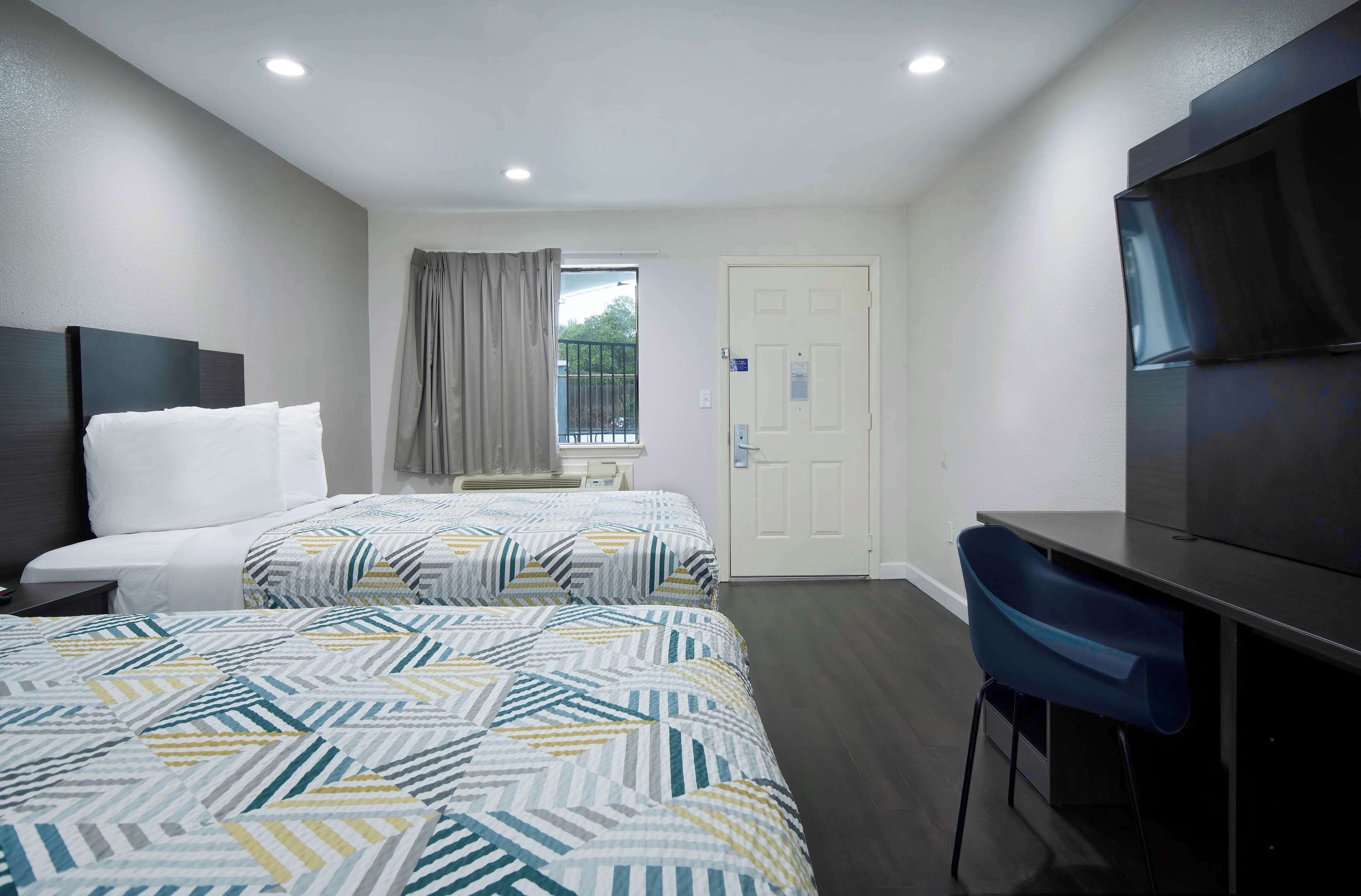 办公桌、熨斗/熨衣板