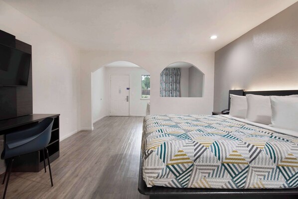 Deluxe Suite, 1 King Bed, Non Smoking, Refrigerator & Microwave