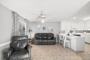 Condo, 1 Bedroom (73E) | Living area | Flat-screen TV