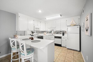 Condo, 1 Bedroom (73E) | Private kitchen | Fridge, microwave, oven, stovetop - Horizon South Resort by Panhandle Getaways (Panama City Beach)