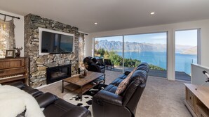 Unclassified image, 4 of 38, button - Sagittarius DH Lake View Villa (Queenstown)