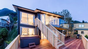 Unclassified image, 3 of 38, button - Sagittarius DH Lake View Villa (Queenstown)