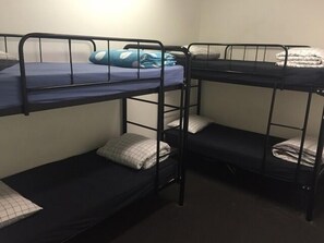 Bed in 4-Bed Mixed Dorm - Down Under Hostels - Surfers Paradise (Surfers Paradise)
