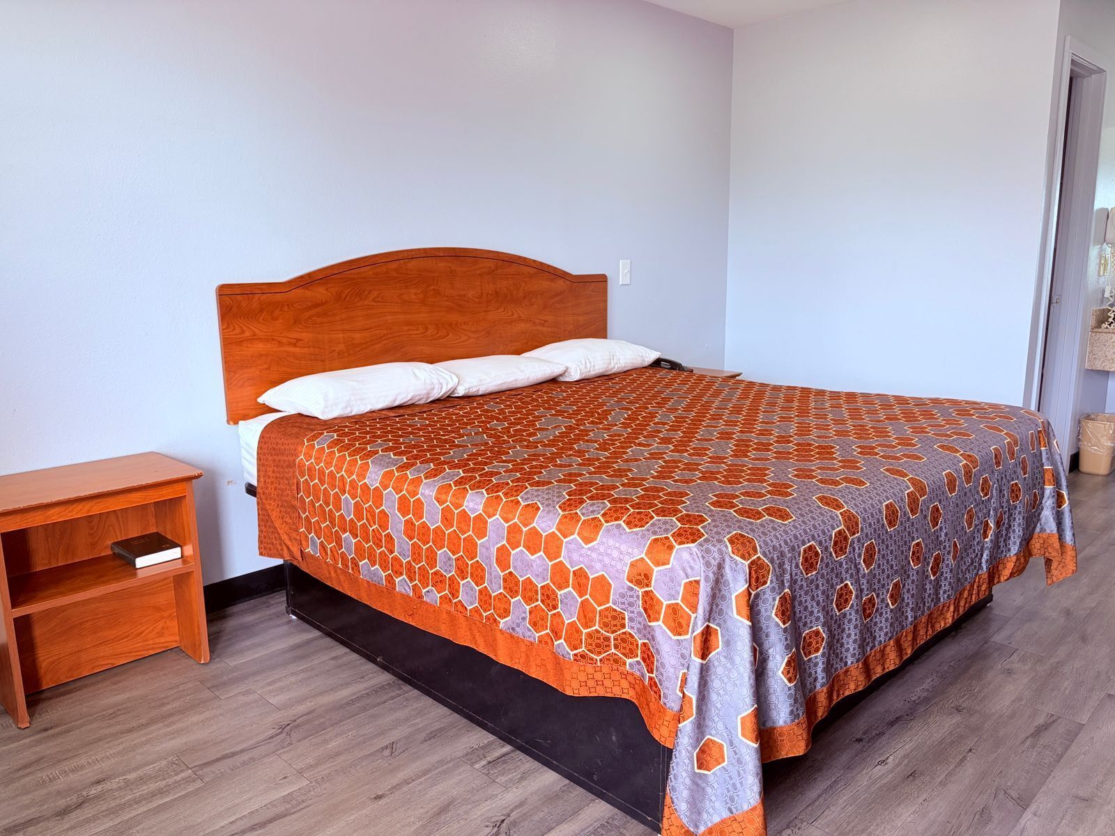 Quarto, 1 cama King, para não fumantes | Escrivaninha, Wi-Fi de cortesia, roupa de cama