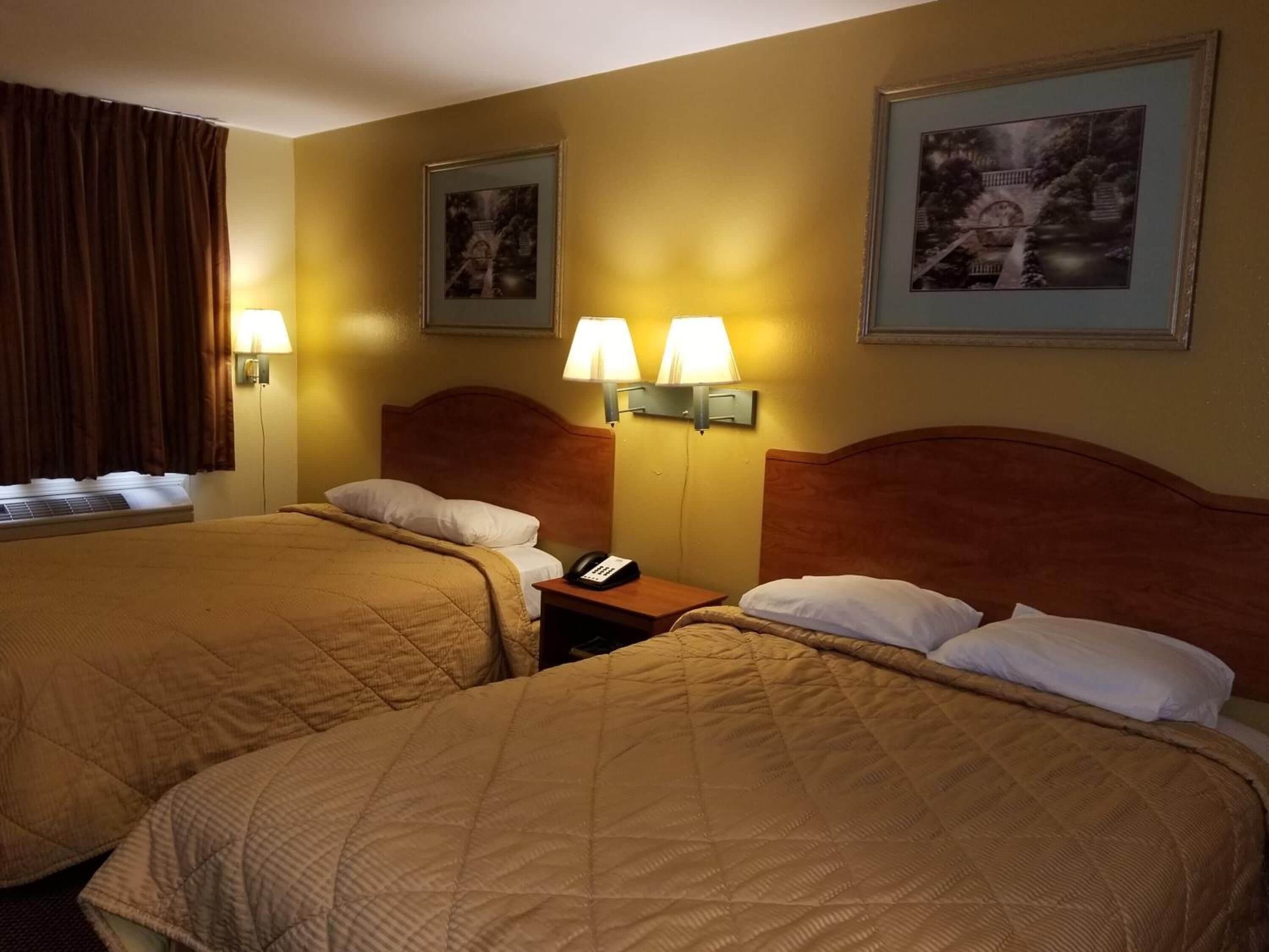 办公桌、免费 WiFi、床单